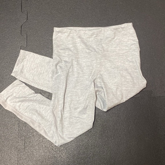 Gaiam XS heather gray capri leggings - Picture 2 of 7